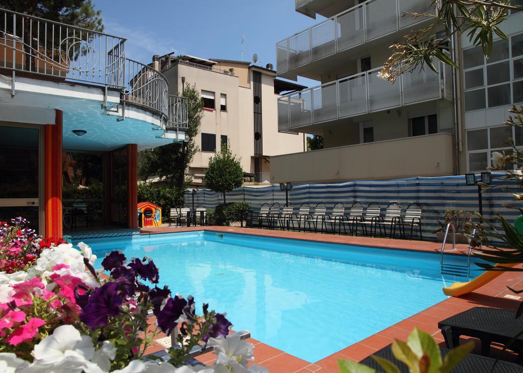 Hotel Universo Rimini Dış mekan fotoğraf
